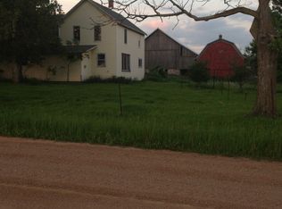 10496 9th Ln, Hamburg, WI 54411