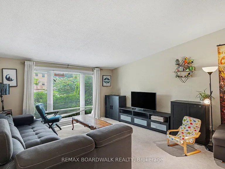 84 Sherway Dr — Photo 4