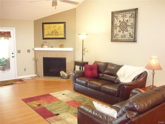 3rd image of 890 Orville Way