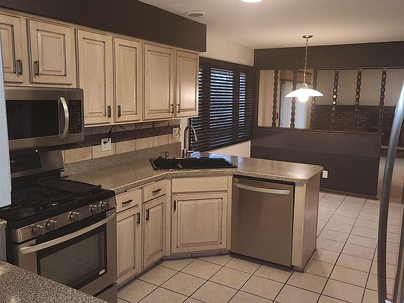 3rd image of 4562 Calvados Cir
