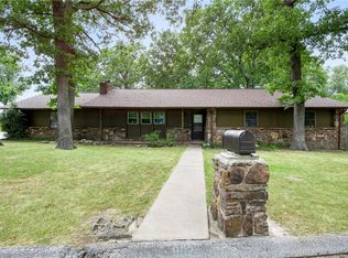 902 N Dove Dr, Rogers, AR 72756