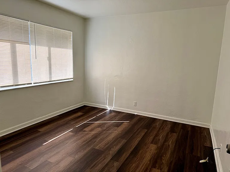 422 N Glenn Ave — Photo 8