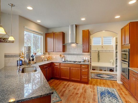 5th image of 803 77th Dr SE