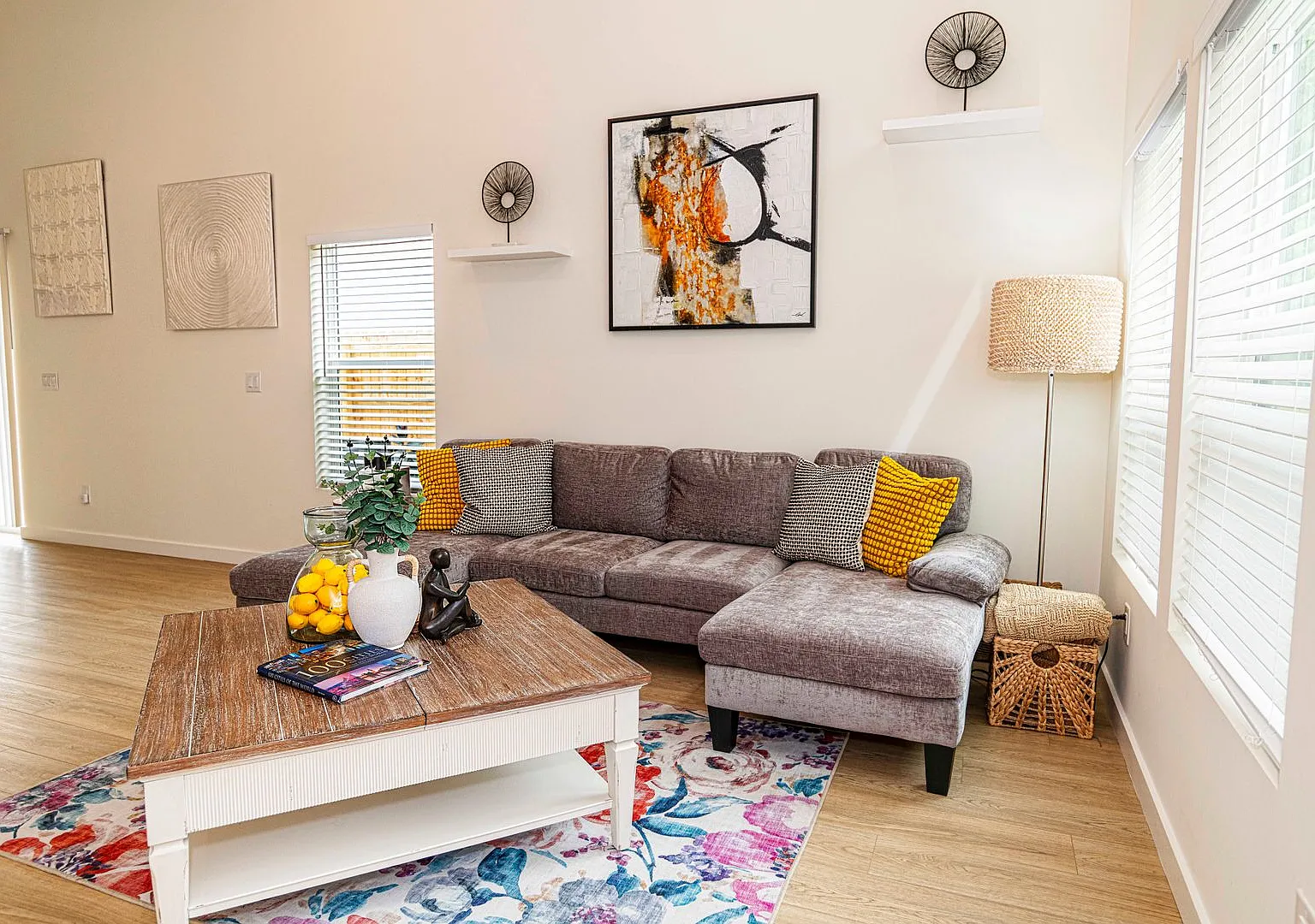 Spacious Fully Furnished 3BR/3BA home in a quiet neighborhood near downtown and beaches, featurin... — Photo 4