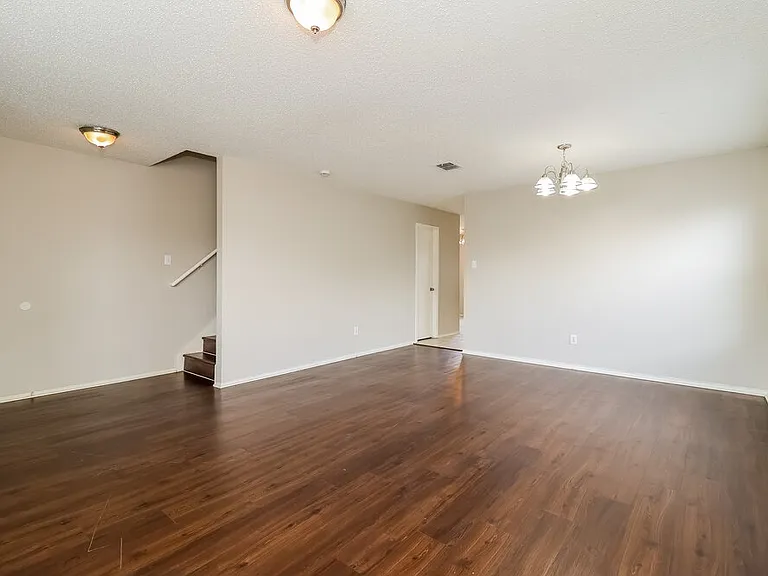 8737 Hunters Point Way — Photo 5