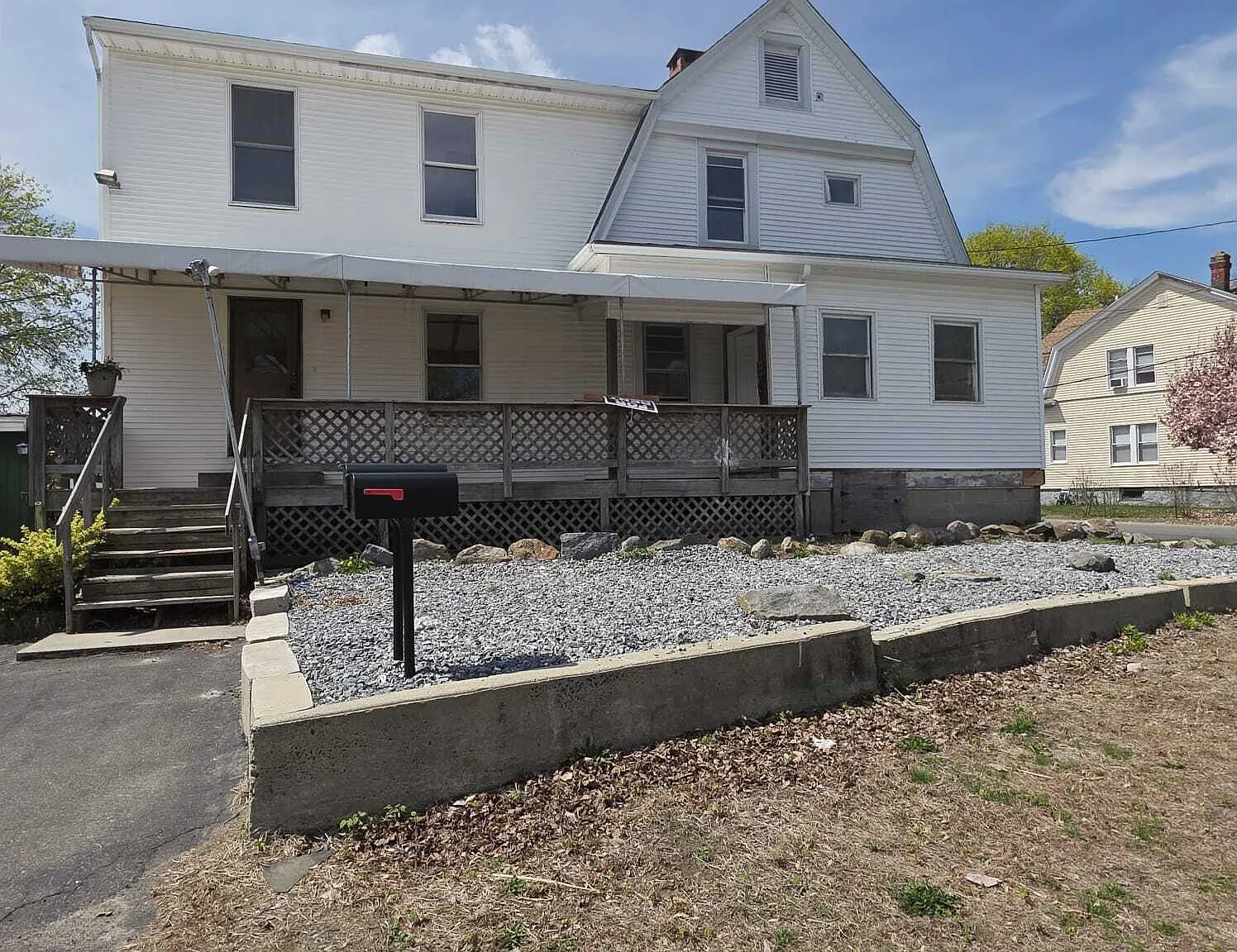 3 bed, 1.5 bath, 1255 sqft, $2,200 — Photo 1