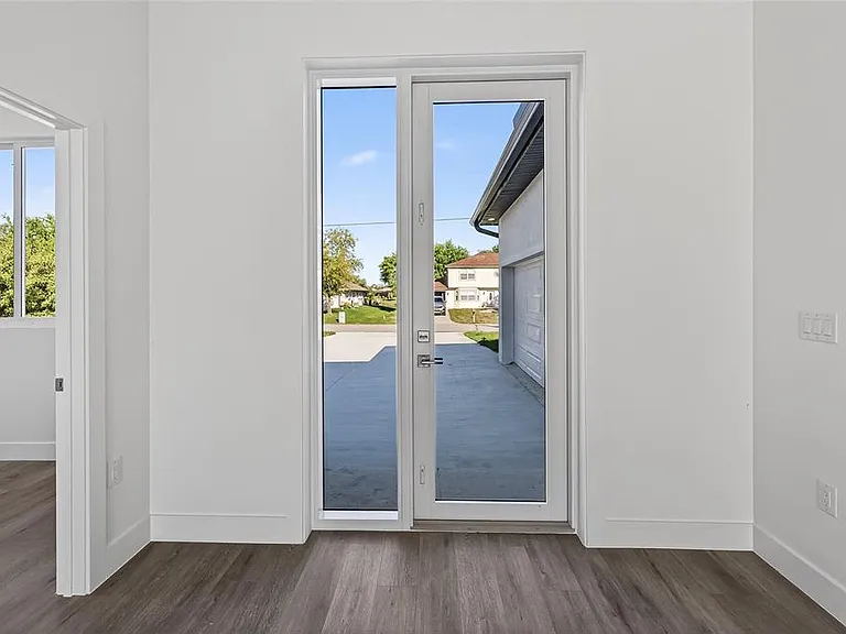 511 Sweetwater Dr — Photo 4