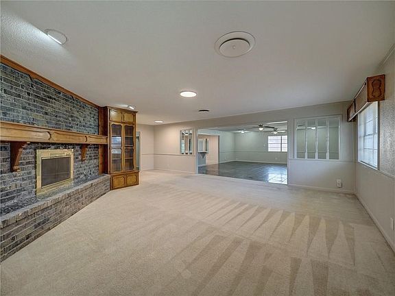 3rd image of 1422 W Palm Dr