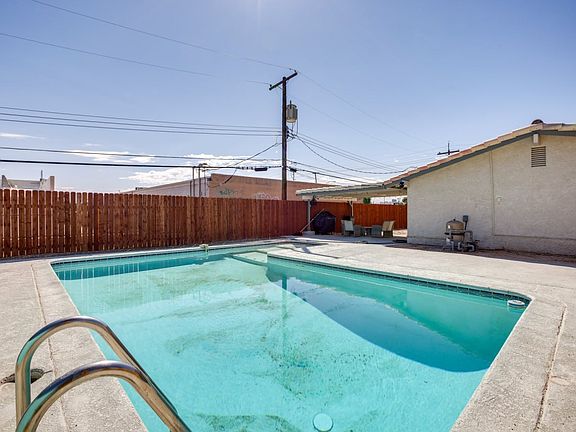 4th image of 2405 Arenas St