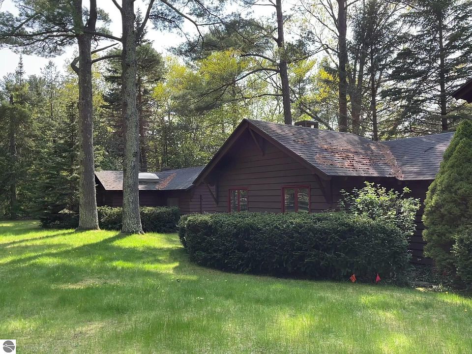 2411 N Lake Leelanau Dr, Lake Leelanau, MI 49653 Zillow