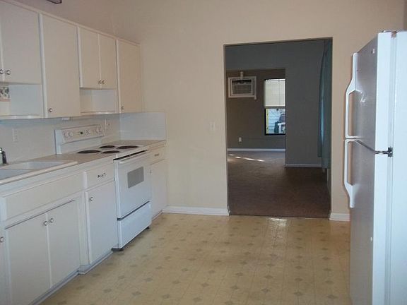4th image of 2928 Warrington Ave