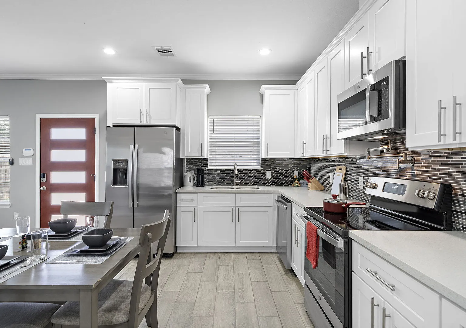 Gated | 2.5 Bath + Laundry | Near NRG & Med Center — Photo 4