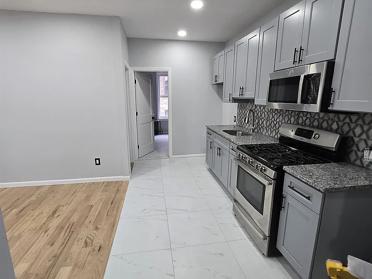 236 Fulton Ave — Photo 4
