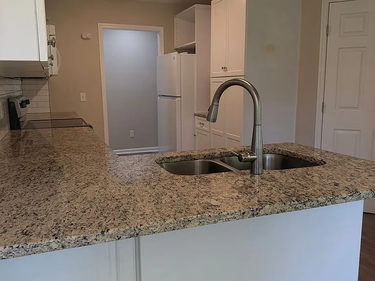 8900 Fox Glen Dr — Photo 15