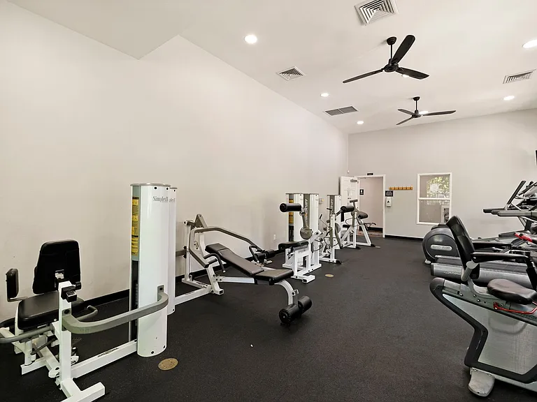 Sterling Oaks Luxury Apartments — Photo 80