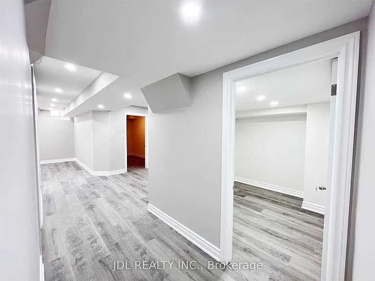 43 Portage Ave #BASEMENT — Photo 4