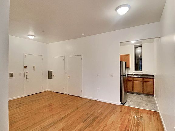 4th image of 63 E 115th St #1A