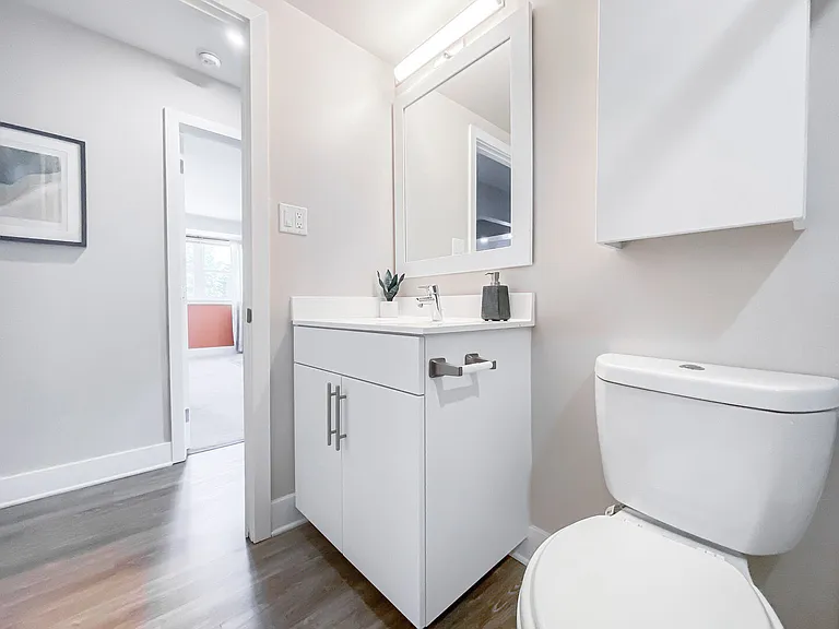 550 S Dupont Pkwy — Photo 22