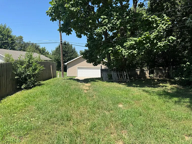 2715 Patee St — Photo 11