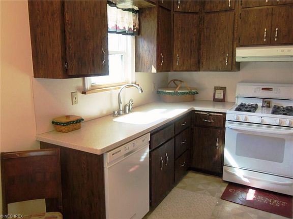 3rd image of 6008 Edgehill Dr