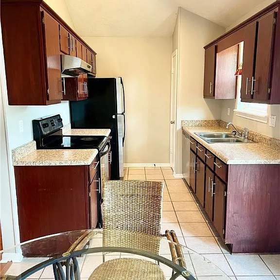 3405 Dallis Dr — Photo 12