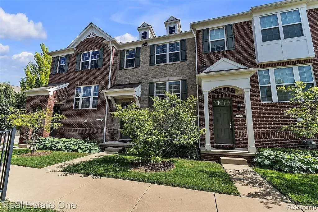 3 bed, 2.5 bath, 1520 sqft, $2,450 — Photo 1