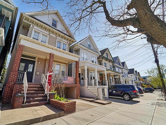 2nd image of 136 Shippen St