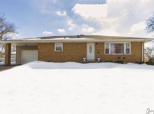 725 Bent St, Elgin, IL 60120