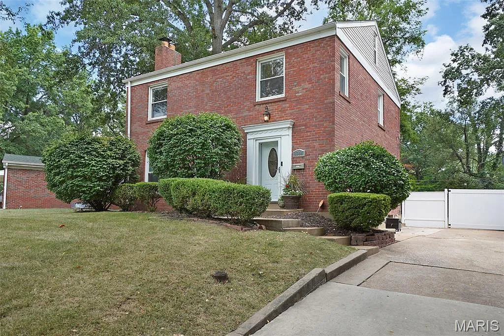 1344 Purdue Ave photo 1