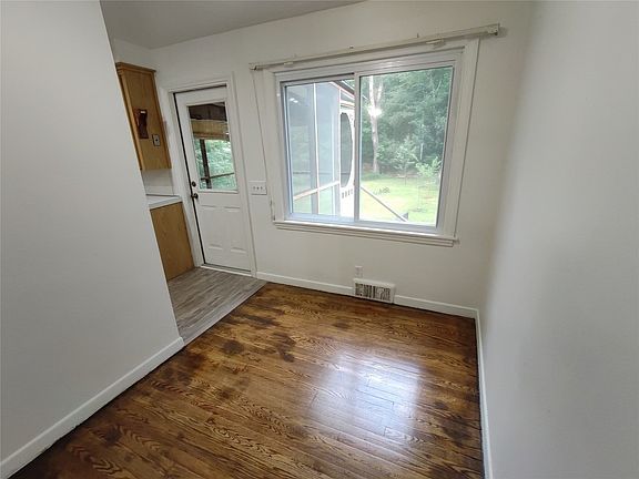 3rd image of 3525 Stratford Dr