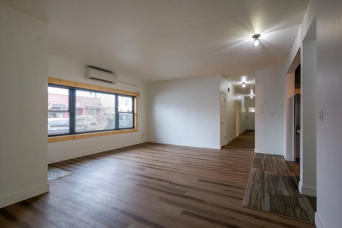3 bed, 1408 sqft, $2,000 — Photo 2