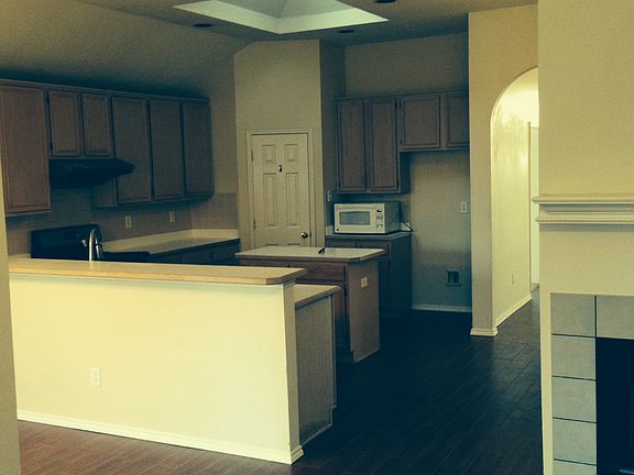 2nd image of 1207 Shadow Lakes Blvd
