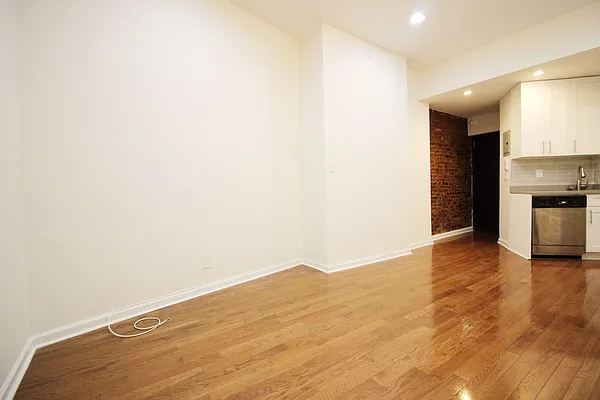 Rented by Bold Marketing | media 44