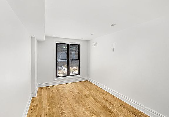 5th image of 726 Chauncey St #1