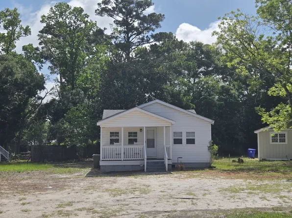 1202 N Atlantic Ave, Southport, NC 28461