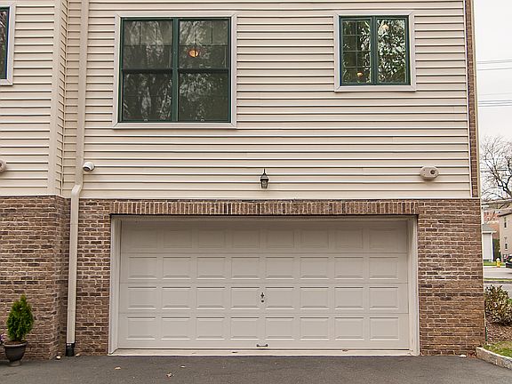 2nd image of 26 Bloomfield Ave #26