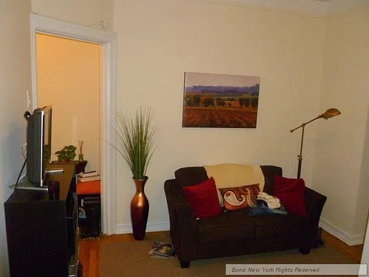 Rented by Bond New York | media 38