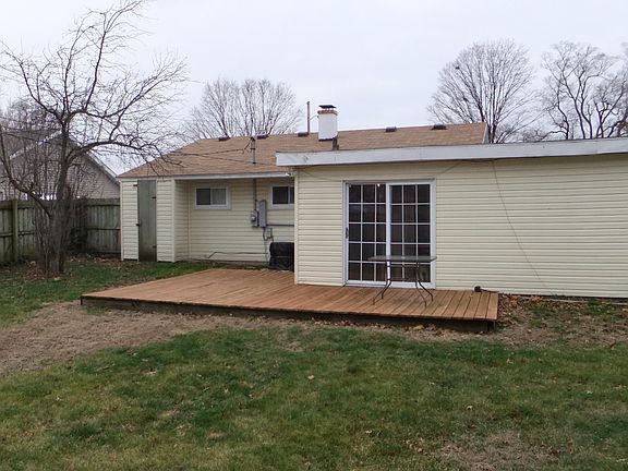 3rd image of 1304 Helmen Dr