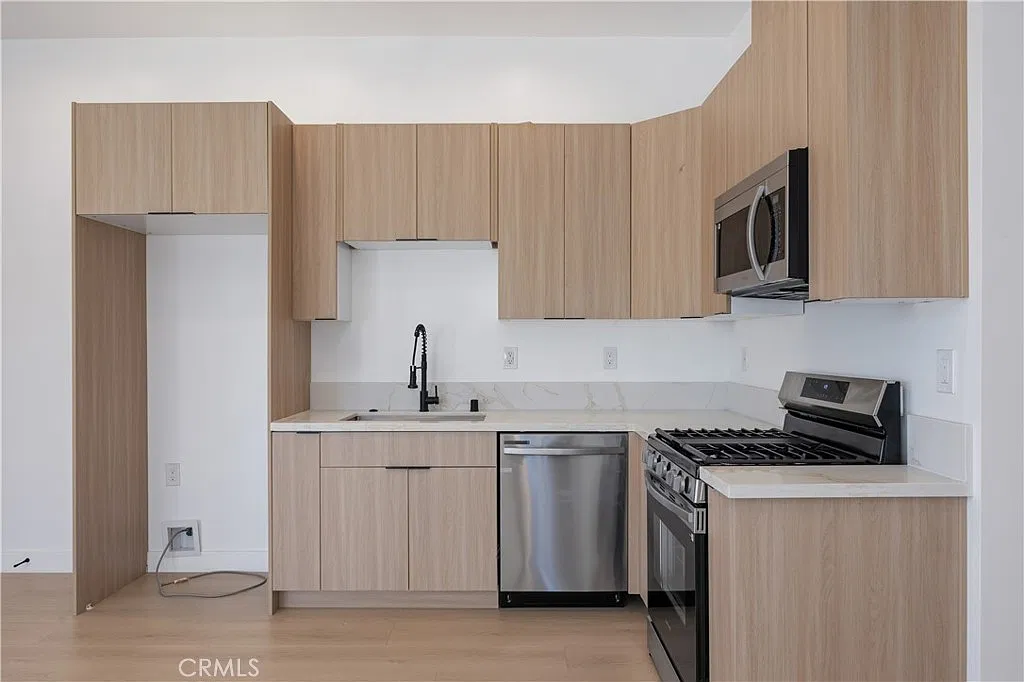 3 bed, 1200 sqft, $3,995 — Photo 4