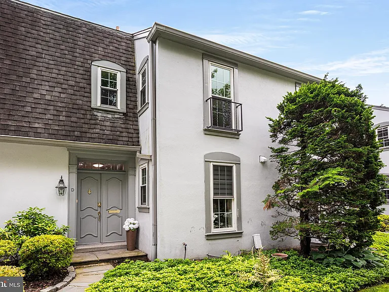 15 Llanfair Rd #D — Photo 1
