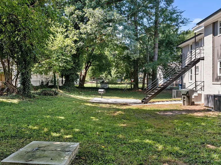 1806 Midwood Dr — Photo 17
