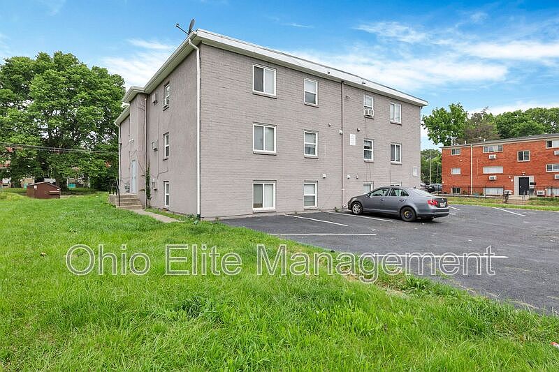 1st image of 1581 E Mound St APT 2D