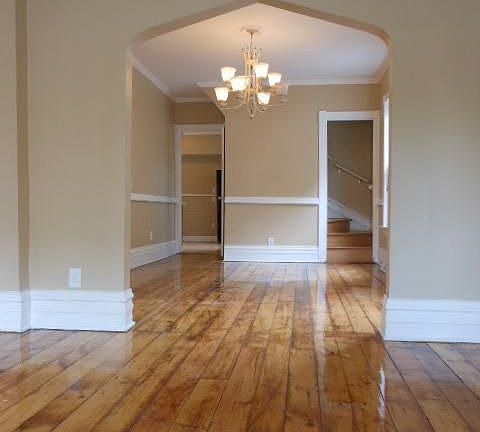 3rd image of 4593 N Elston Ave