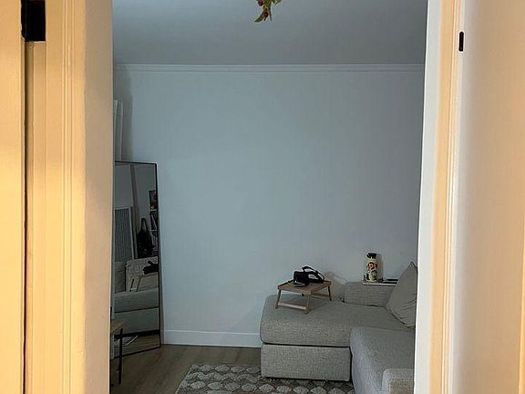 4th image of 4723 Beverly Blvd #5