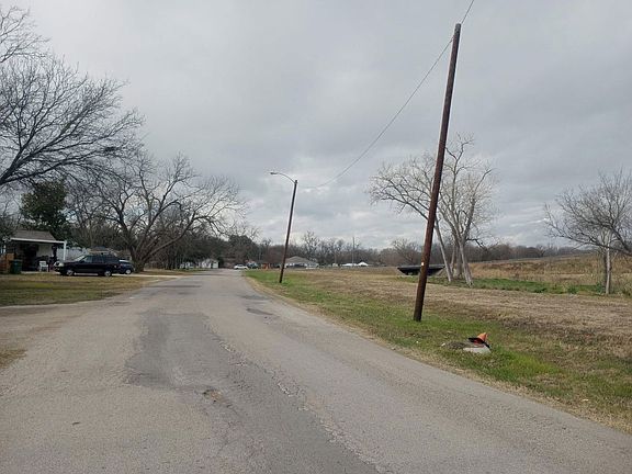 4th image of 4520 Hiland Dr