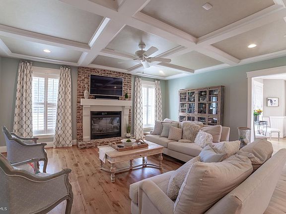 5th image of 2114 Waverly Dr