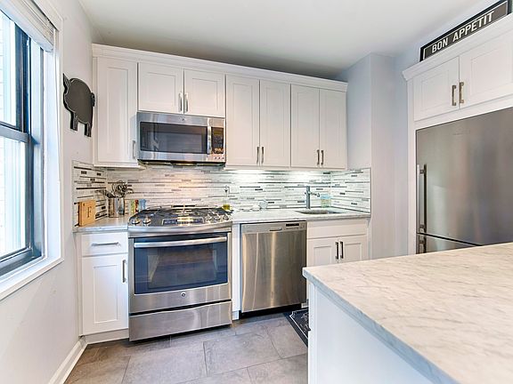 3rd image of 425 E 79th St APT 6N