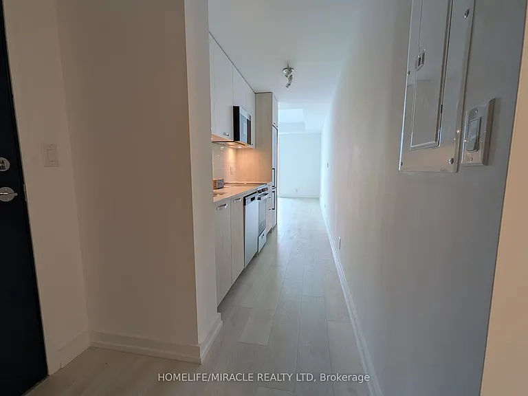 75 James St S #2307 — Photo 6