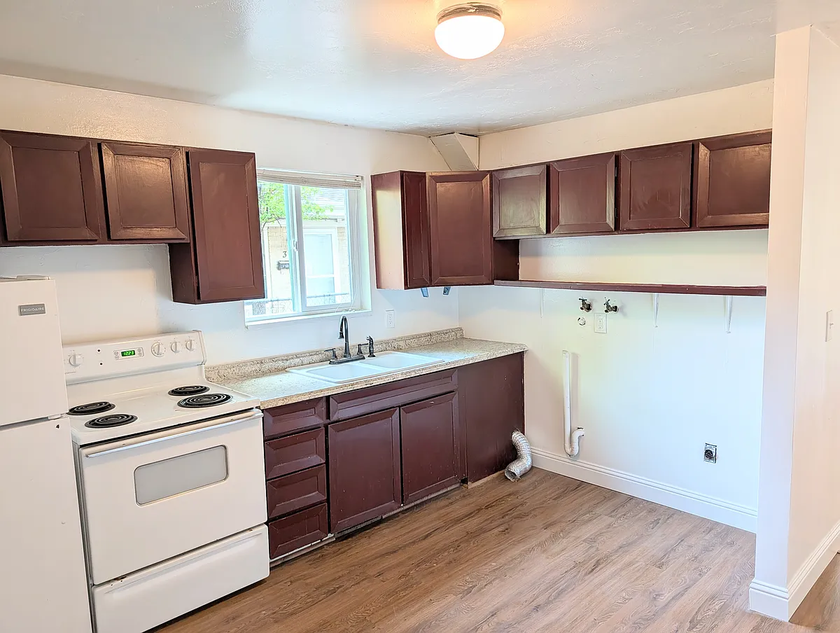 Building Photo - 306 E Downington Ave #2