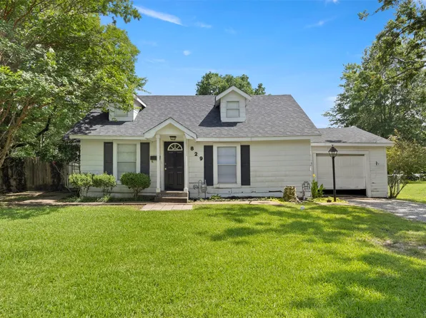 829 W 9th St, Bonham, TX 75418